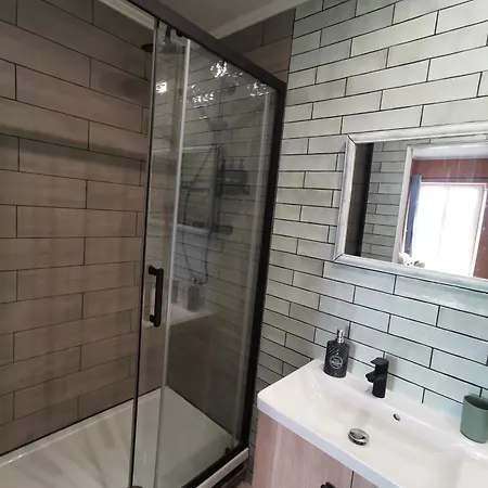 Number 4 Bed & Breakfast Le Luot