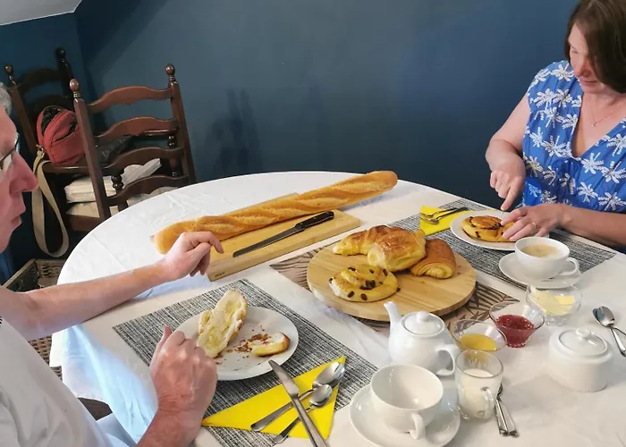 ベッド・アンド・ブレックファスト Number 4 Le Luot